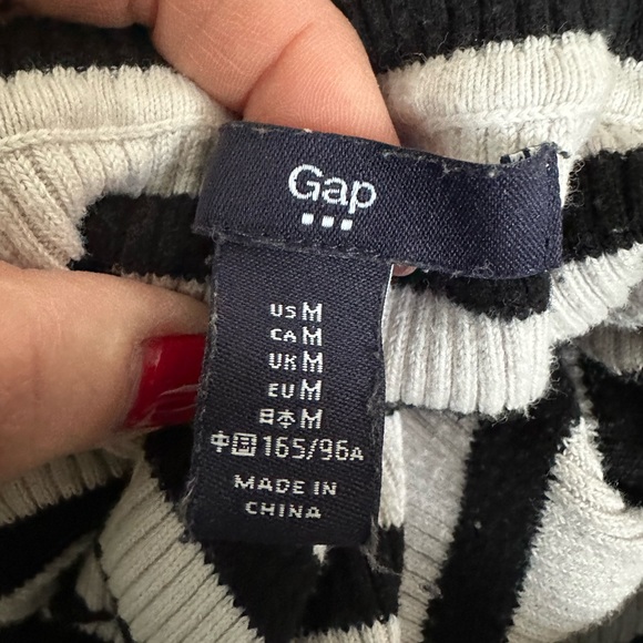 Gap Black/White Turtleneck- Medium - Picture 6 of 7